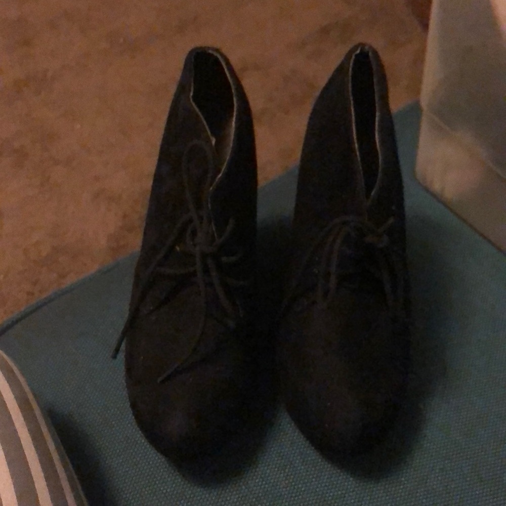 Black Wedges